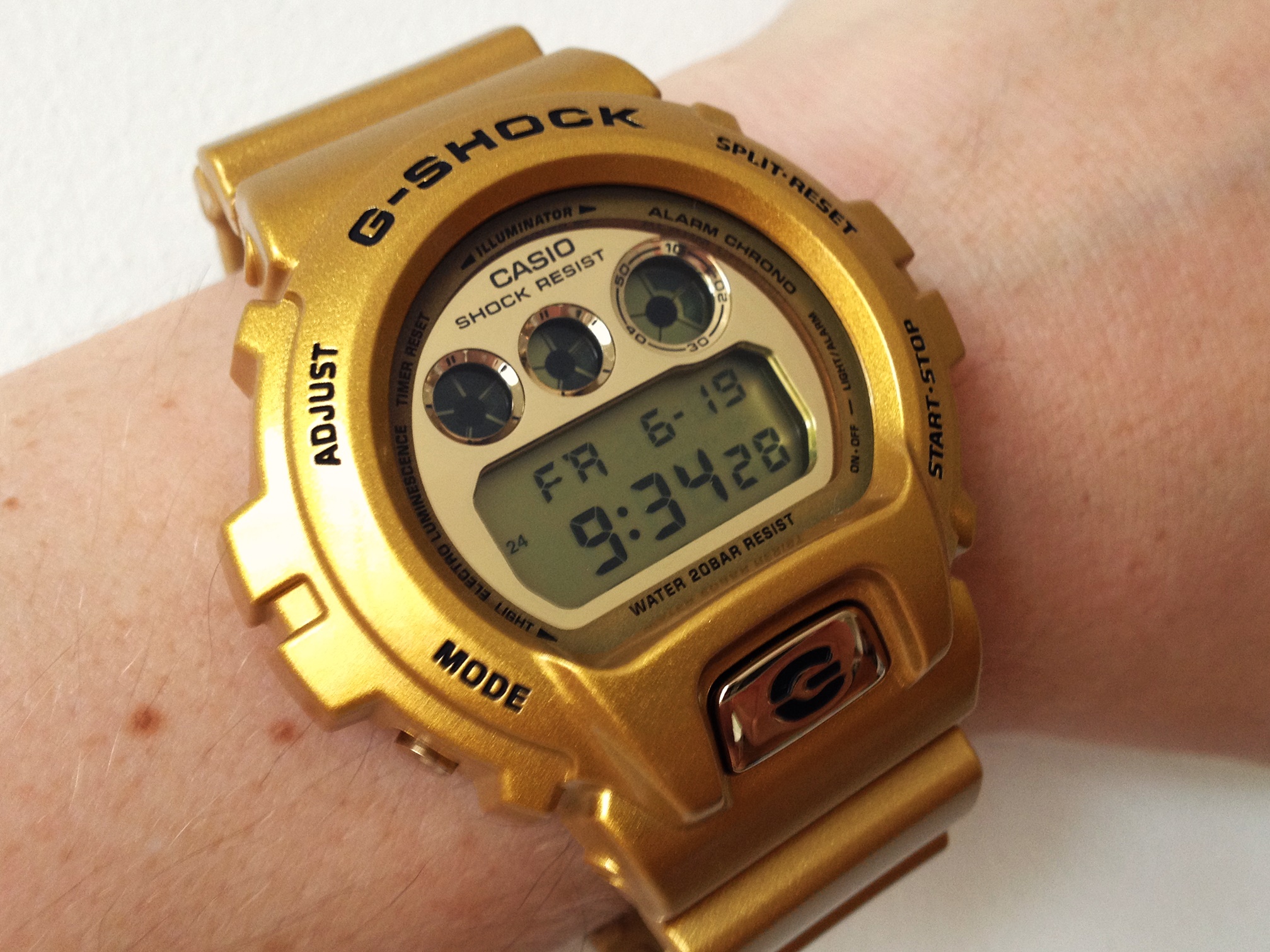 a watch flipper's diary: No 257 & 258 - Casio G-Shock DW-6900